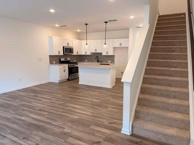 Spacious, unfurnished interior of a new home in Laurelwood, Douglasville (Image 13).