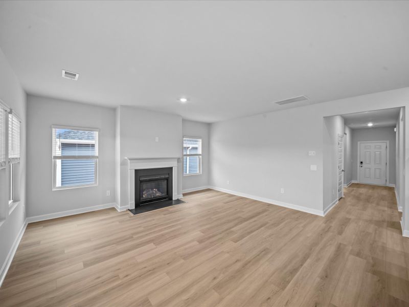 Spacious, unfurnished interior of a new home in Vickery Station, Woodruff (Image 9).