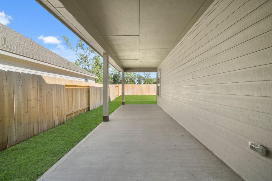 Exterior details and patio area of a home in Cypresswood Landing, Humble (Image 4).