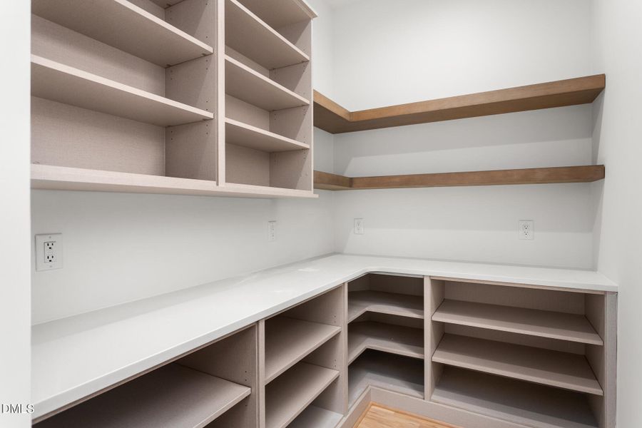 1150 Lochshire Drive-21