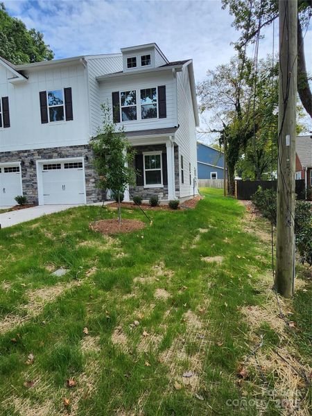 Exterior details and patio area of a home in , Charlotte (Image 3).