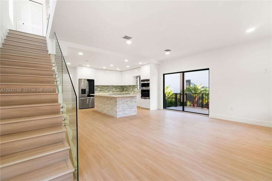 Spacious, unfurnished interior of a new home in , Key Largo (Image 16).
