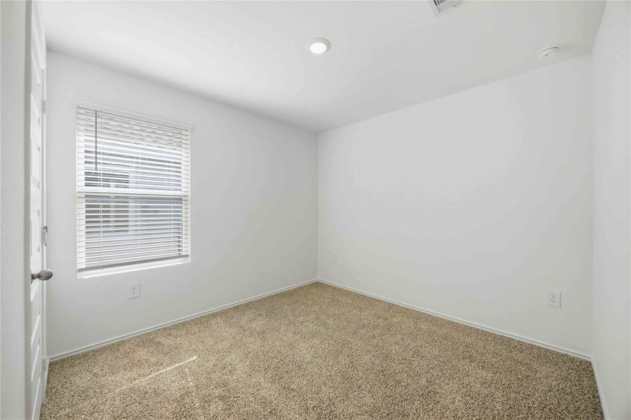 Spacious, unfurnished interior of a new home in Garver Heights, Houston (Image 11).