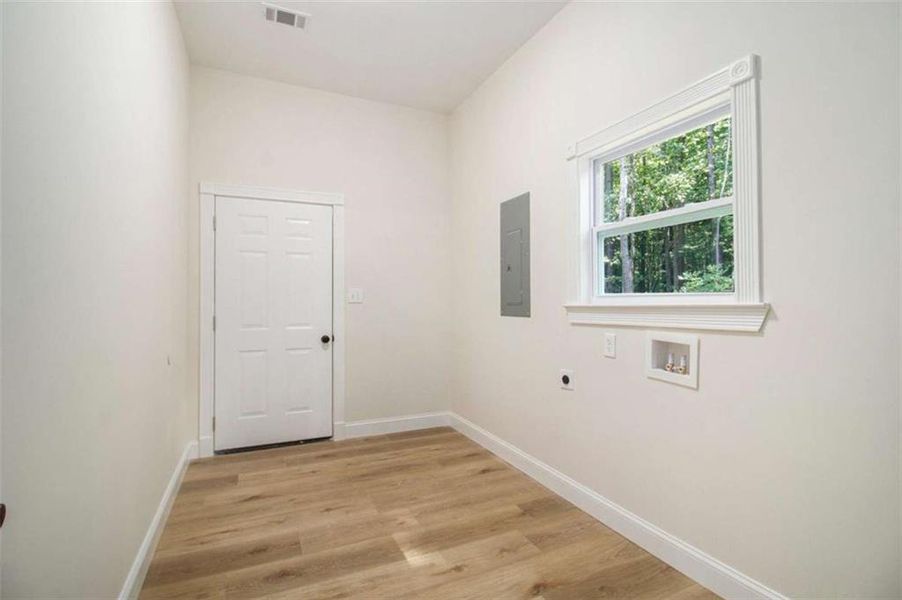 Spacious, unfurnished interior of a new home in , Temple (Image 12).