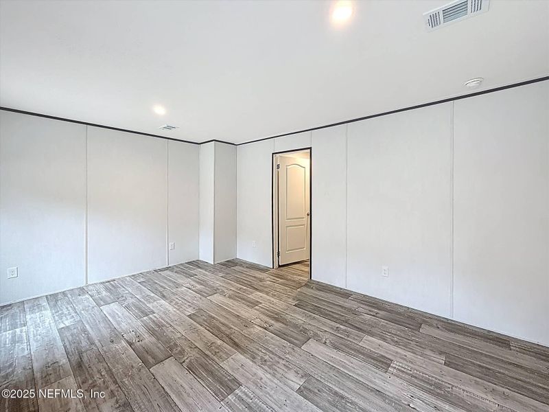 Spacious, unfurnished interior of a new home in , Hawthorne (Image 23).