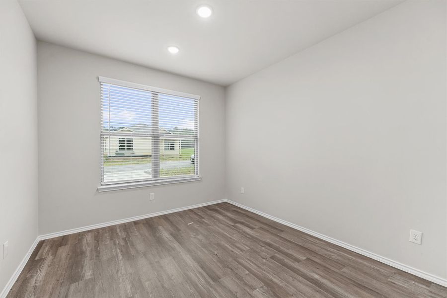 Spacious, unfurnished interior of a new home in , Lufkin (Image 22).