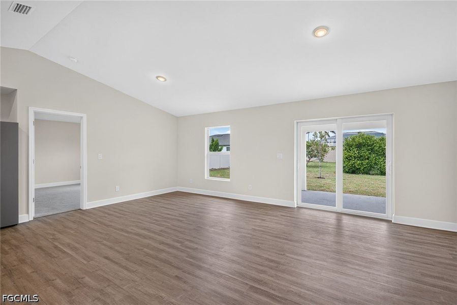 Spacious, unfurnished interior of a new home in Cape Coral, Cape Coral (Image 13).