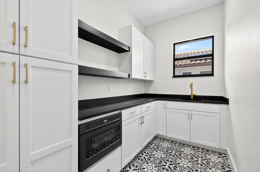 CM MEDIA-6 CM MEDIA-6