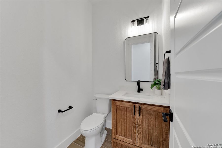 Furnished interior view inside a new home in , La Vernia (Image 8).