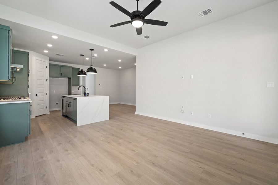 Spacious, unfurnished interior of a new home in Heritage, Dripping Springs (Image 24).
