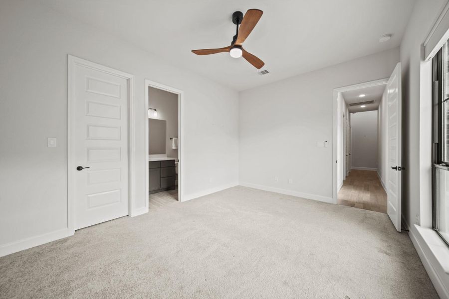 This view shows the en suite bath in the bedroom. This view shows the en suite bath in the bedroom.