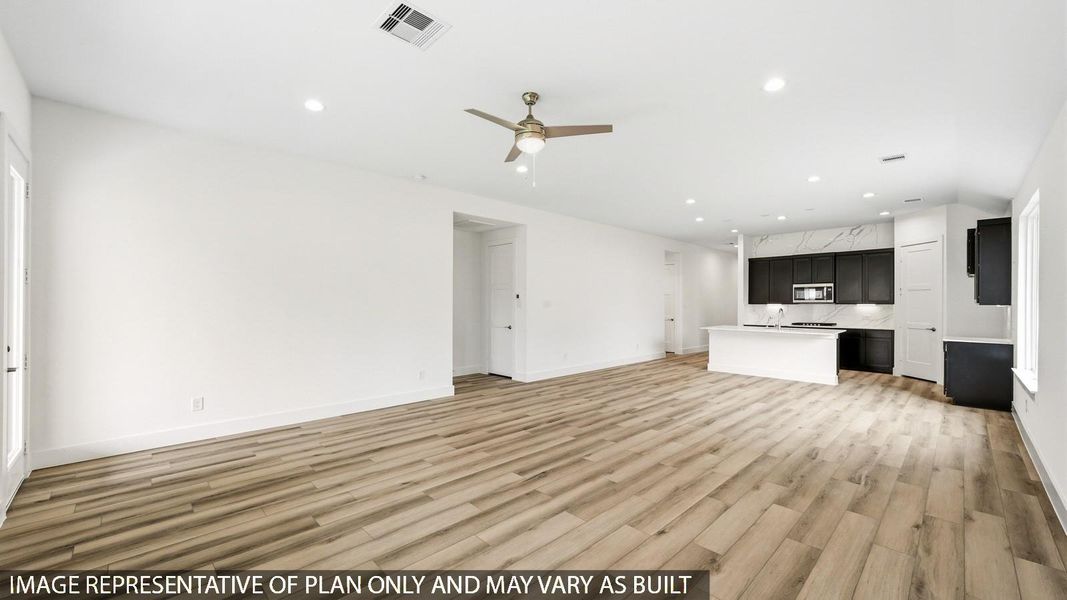 Spacious, unfurnished interior of a new home in Silverthorne, Conroe (Image 15). Spacious, unfurnished interior of a new home in Silverthorne, Conroe (Image 15).