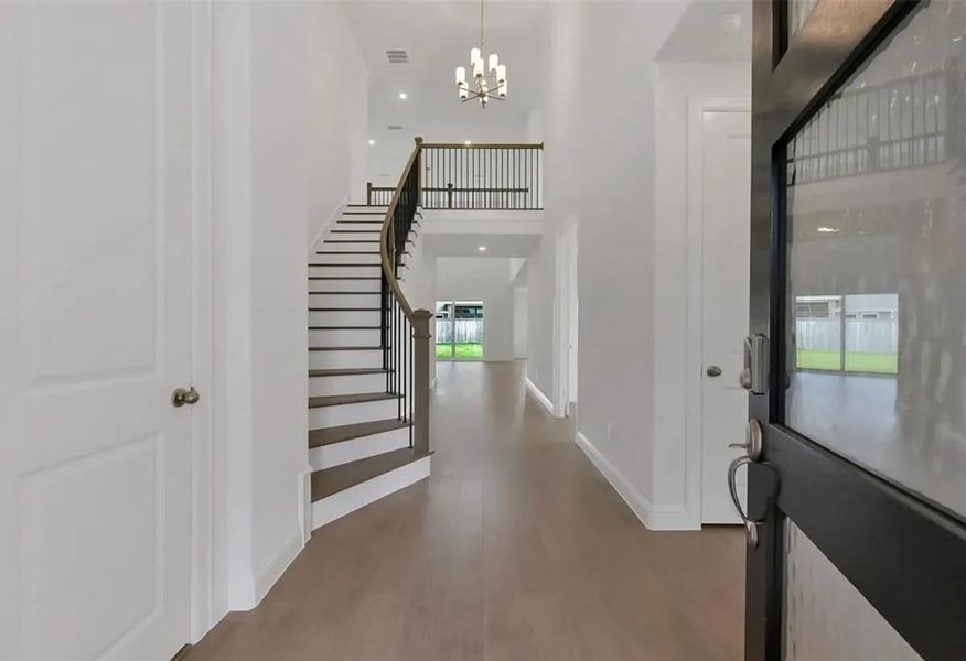 Spacious, unfurnished interior of a new home in Evergreen 55', Conroe (Image 4).