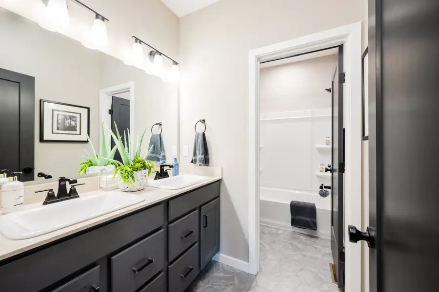 Representative furnished interior of a home built from the Calvin by Fischer Homes in Pickens Bluff, Hiram (Image 49).