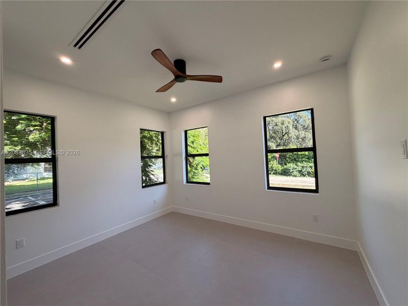 Spacious, unfurnished interior of a new home in , Miami (Image 19).
