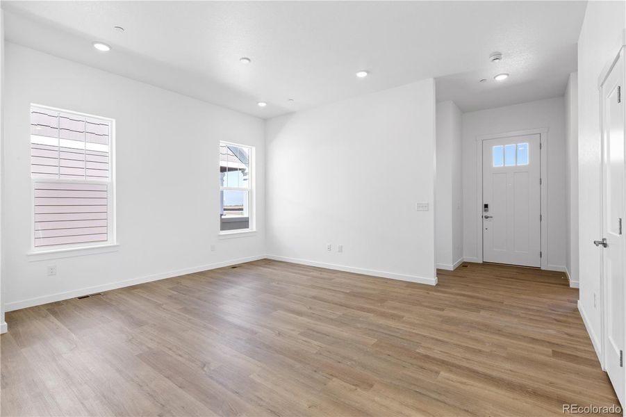 Spacious, unfurnished interior of a new home in Westerly, Erie (Image 10).