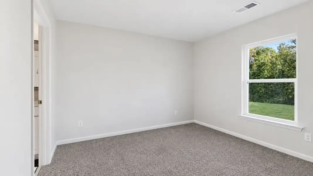 Spacious, unfurnished interior of a new home in Cedar Gap, Fountain Inn (Image 29).