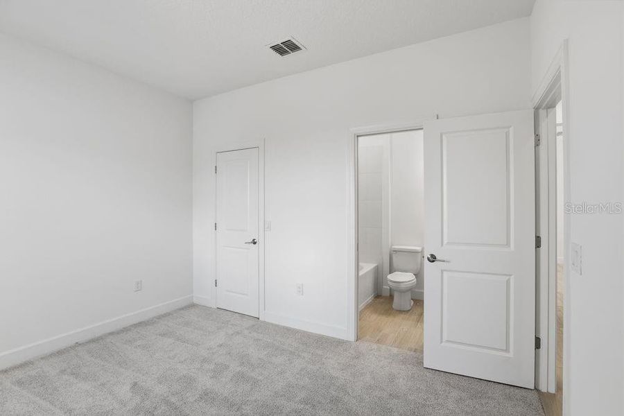 Spacious, unfurnished interior of a new home in Center Lake Ranch Community Group Page, St. Cloud (Image 16).