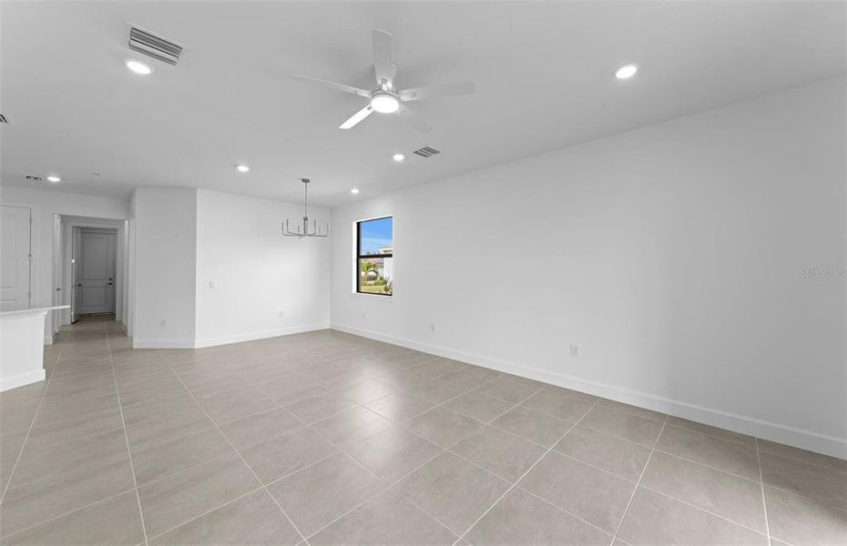 Spacious, unfurnished interior of a new home in Del Webb Catalina, Lakewood Ranch (Image 30). Spacious, unfurnished interior of a new home in Del Webb Catalina, Lakewood Ranch (Image 30).