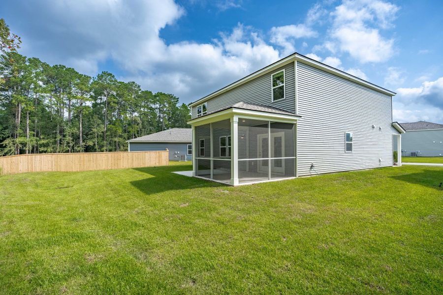 Exterior details and patio area of a home in Bradford Pointe, Summerville (Image 27).
