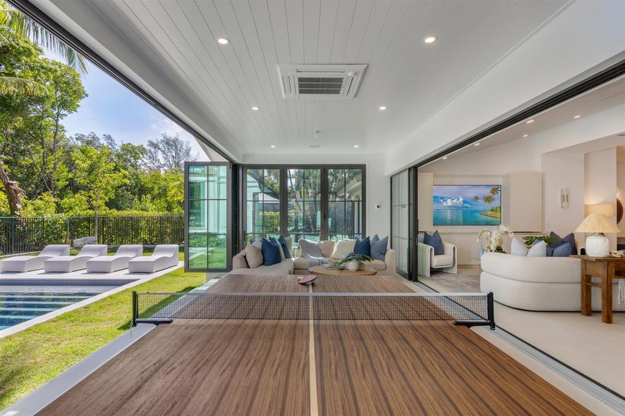 SUNROOM_STRAIGHT