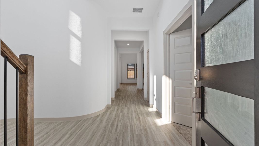Representative unfurnished interior of a home built from the Plan by D.R. Horton in Davis Harbor, League City (Image 10).