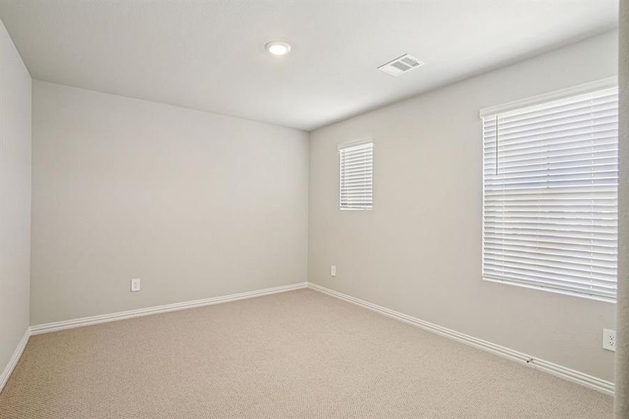 Spacious, unfurnished interior of a new home in Windmore, Princeton (Image 39).