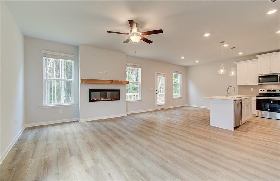 Spacious, unfurnished interior of a new home in Enclave at Evergreen, Fairburn (Image 16).