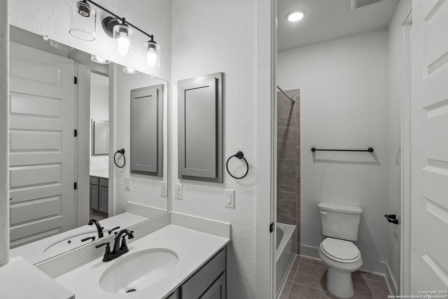 Furnished interior view inside a new home in Mesa Western, Cibolo (Image 13).