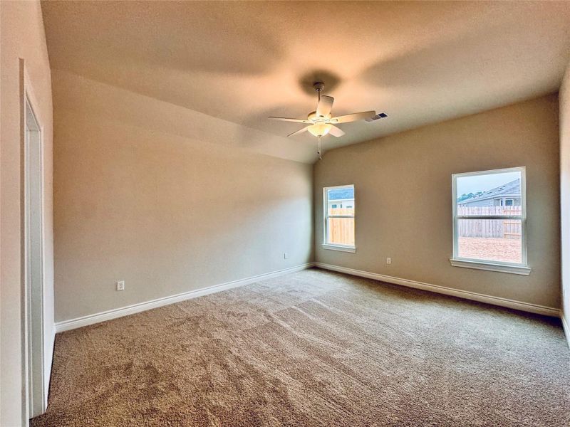 Spacious, unfurnished interior of a new home in Grand Oaks Reserve, Cleveland (Image 10).