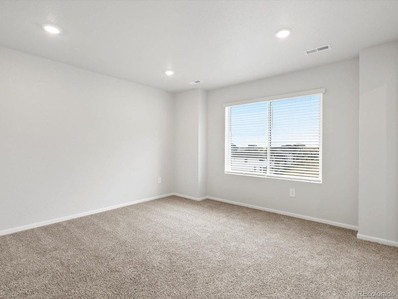 Spacious, unfurnished interior of a new home in Three Hills, Morrison (Image 27).