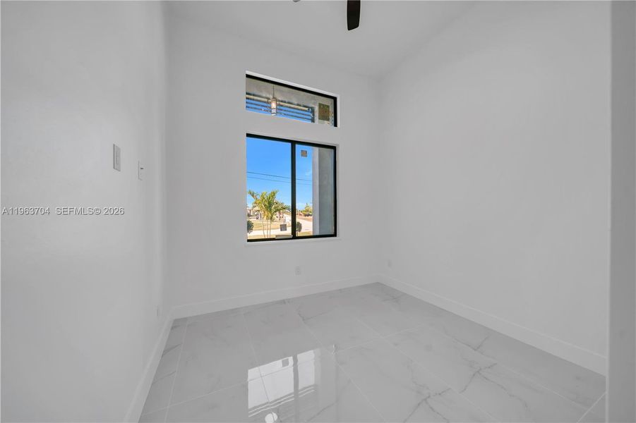 Spacious, unfurnished interior of a new home in , Cape Coral (Image 35).
