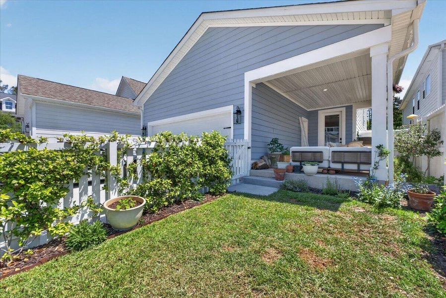 Exterior details and patio area of a home in Oak Bluff, Charleston (Image 32).