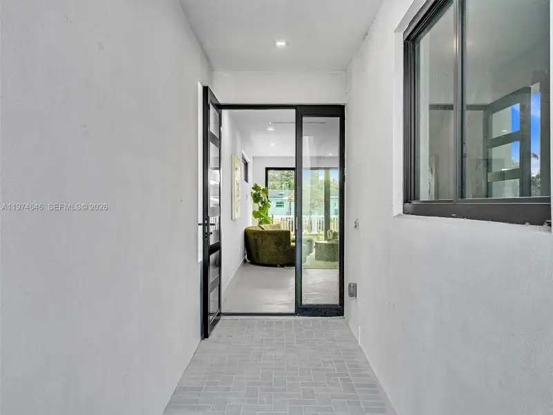 Exterior details and patio area of a home in , Dania Beach (Image 3).