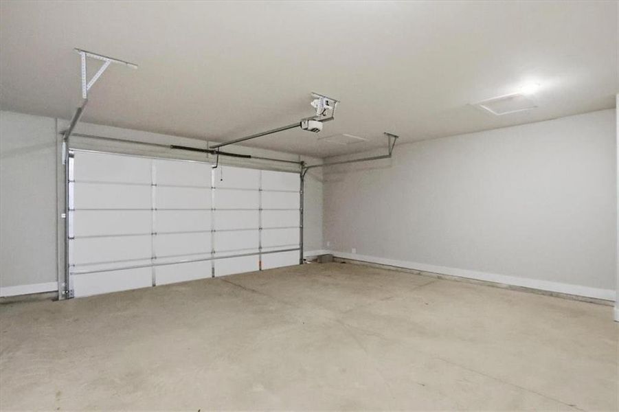 Spacious, unfurnished interior of a new home in , Statham (Image 75).