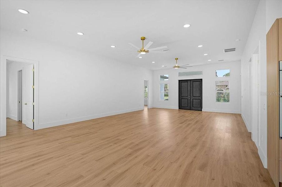 Spacious, unfurnished interior of a new home in , North Port (Image 19).