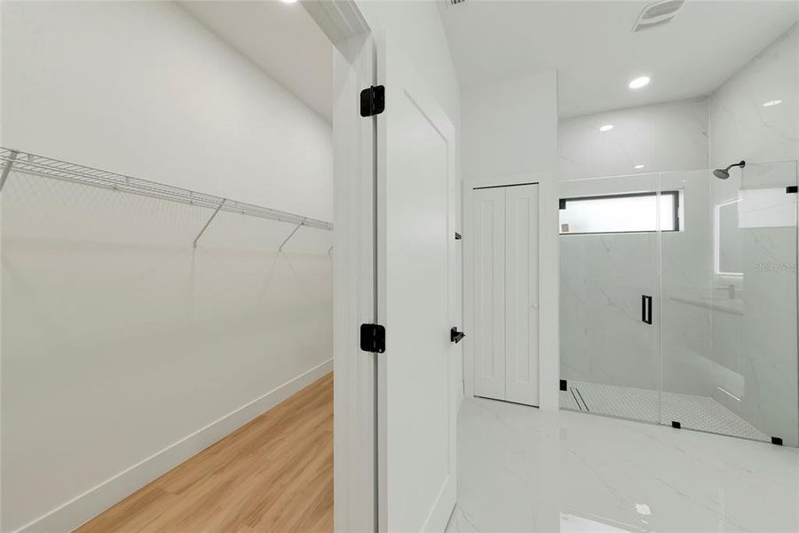 Spacious, unfurnished interior of a new home in , North Port (Image 31).