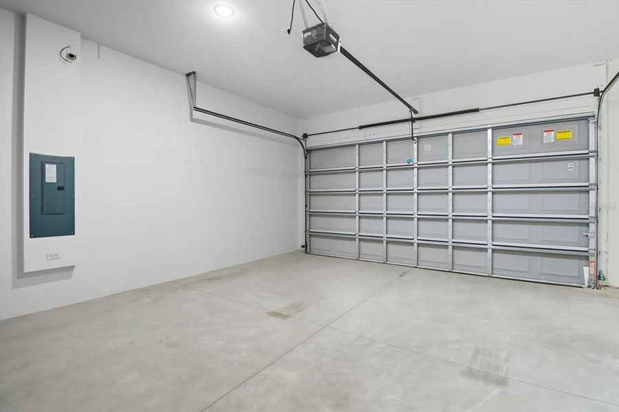 Spacious, unfurnished interior of a new home in , Dunnellon (Image 17). Spacious, unfurnished interior of a new home in , Dunnellon (Image 17).