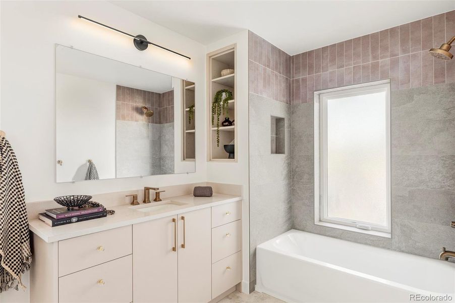 Large bathroom on second level Large bathroom on second level