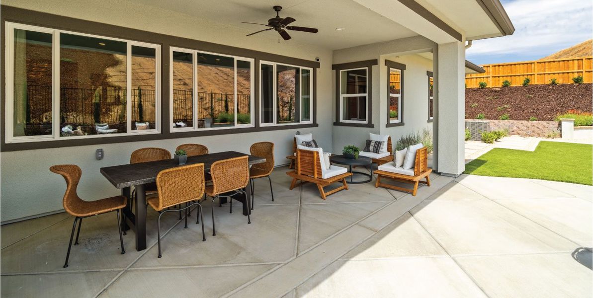 1440x724 Hilltop-Sunflower-Covered-Patio
