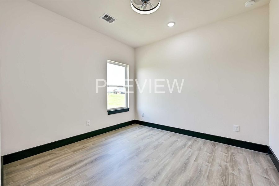 Spacious, unfurnished interior of a new home in , Angleton (Image 19).