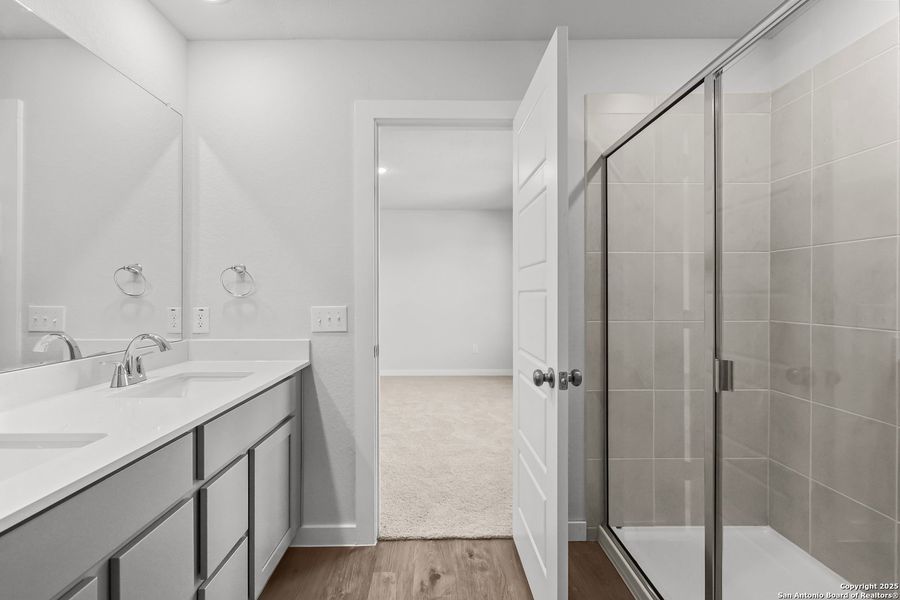 Furnished interior view inside a new home in Senna, Leon Valley (Image 10).