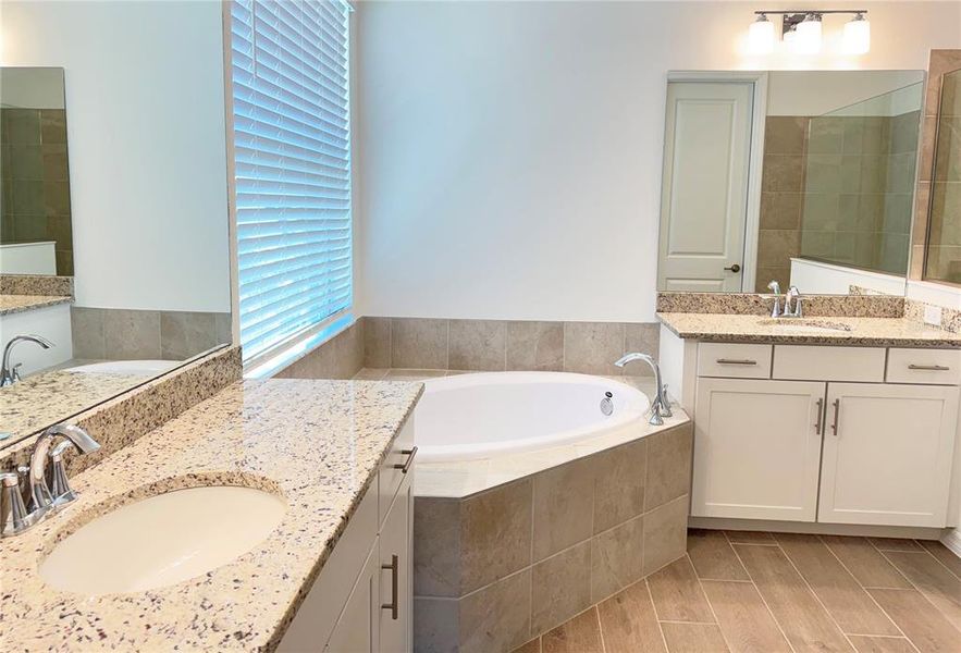 Furnished interior view inside a new home in Heritage Landing: Executive Homes, Punta Gorda (Image 5). Furnished interior view inside a new home in Heritage Landing: Executive Homes, Punta Gorda (Image 5).