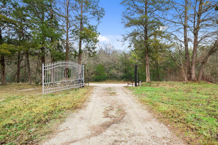 Your retreat begins the moment you reach the property’s impressive entrance. A custom white wrought-iron gate, provides both security and a high-end feel of exclusivity.