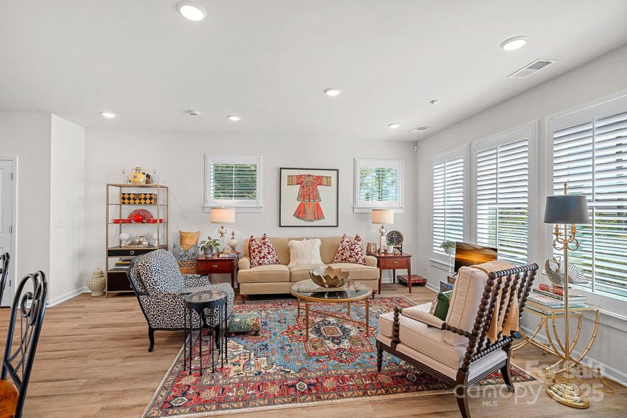 Plenty Of Room To Enjoy Socializing Or Relaxing Plenty Of Room To Enjoy Socializing Or Relaxing