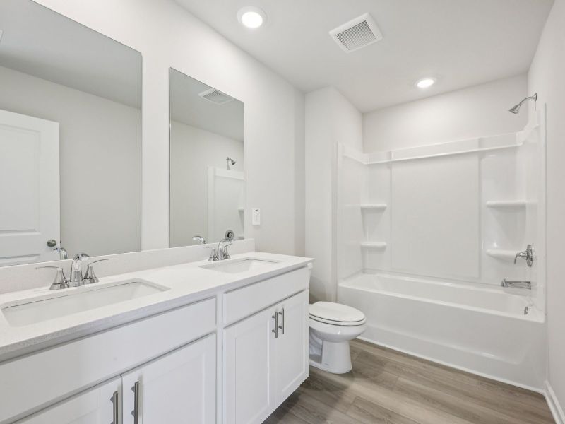 Furnished interior view inside a new home in Ivey Township, Dallas (Image 10).