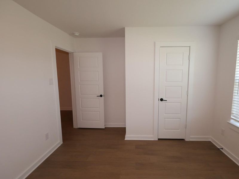 Spacious, unfurnished interior of a new home in Ambrose, La Marque (Image 16).