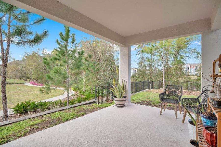 Exterior details and patio area of a home in , Deland (Image 4).