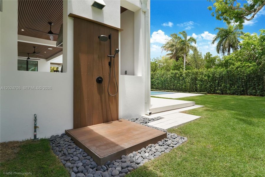 Exterior details and patio area of a home in , Pinecrest (Image 34).
