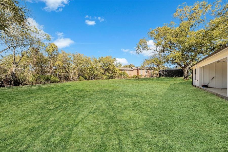 Exterior details and patio area of a home in , Alvarado (Image 24).